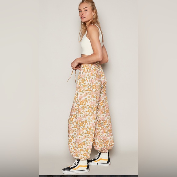 #137 Sale!! POL Floral Harem Pants - Picture 3 of 11